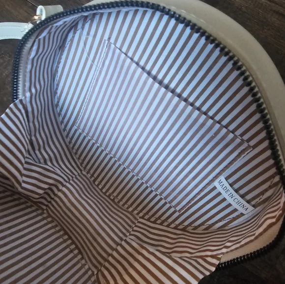 JUSTIN AND TAYLOR CROSS BODY EMBROidered Purse - Picture 5 of 6